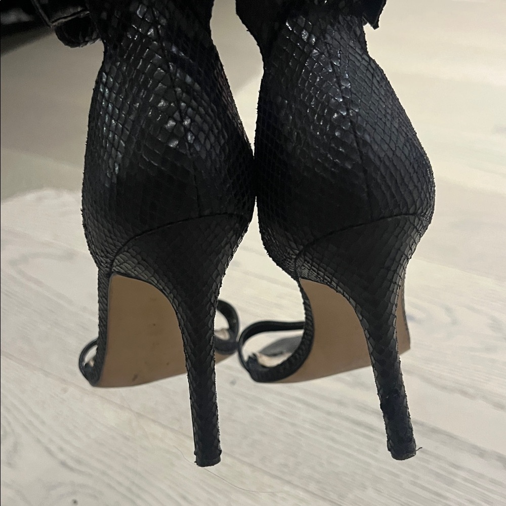 Guess Black Textured Women's Heels - Picture 4 of 4